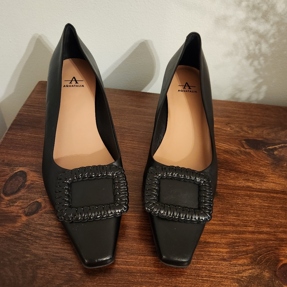 NWOB Aquatalia Aurelia Buckle Weatherproof Pointed Toe Pump Size 9.5